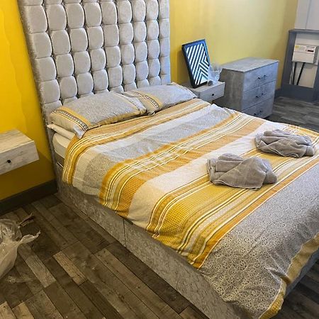 Town Center Large 2 Bedroom Apartment- Sleeps Up To 6 - Dogs Welcome - 2 Minutes From Train Station Блэкпул Экстерьер фото