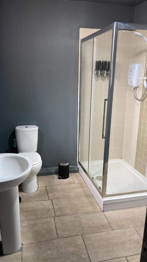 Town Center Large 2 Bedroom Apartment- Sleeps Up To 6 - Dogs Welcome - 2 Minutes From Train Station Блэкпул Экстерьер фото