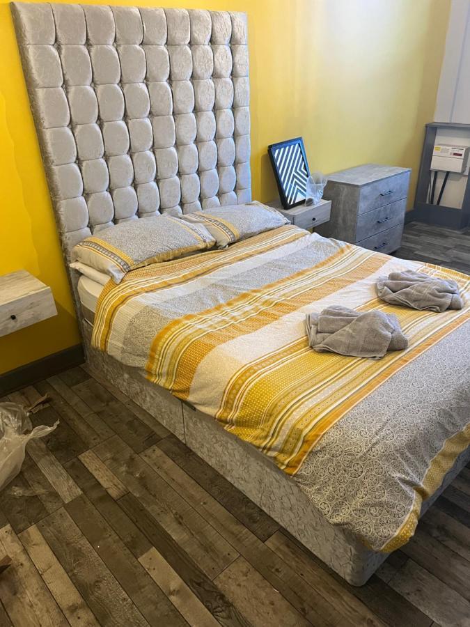 Town Center Large 2 Bedroom Apartment- Sleeps Up To 6 - Dogs Welcome - 2 Minutes From Train Station Блэкпул Экстерьер фото