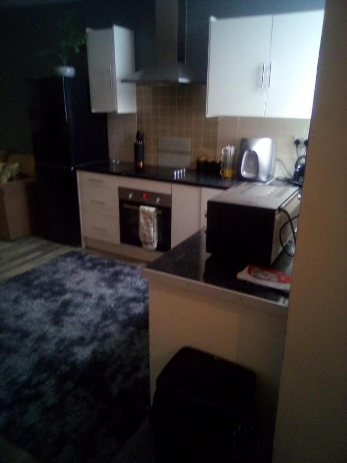 Town Center Large 2 Bedroom Apartment- Sleeps Up To 6 - Dogs Welcome - 2 Minutes From Train Station Блэкпул Экстерьер фото